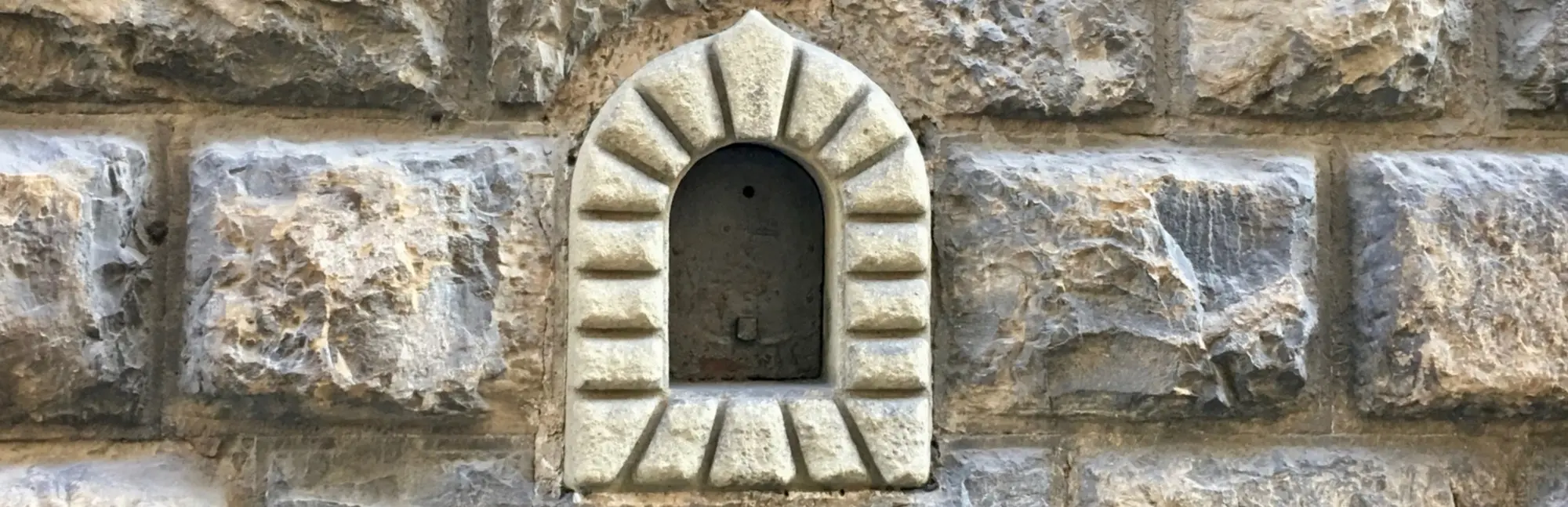 Ansicht der Route Wine Windows of Florence: A 1559 Law and Its Secret Economy Florence